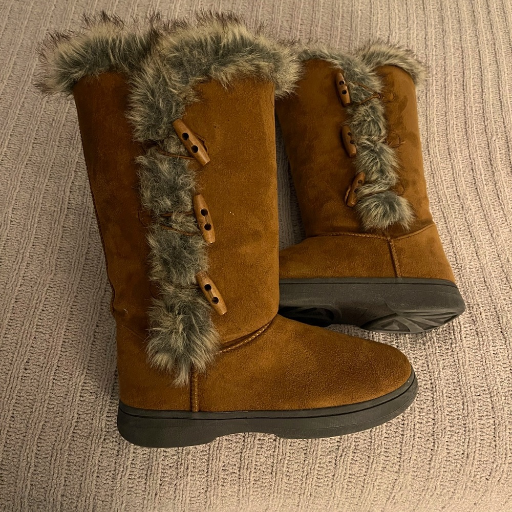 Women’s fur-lined brown suede boots 7-1/2